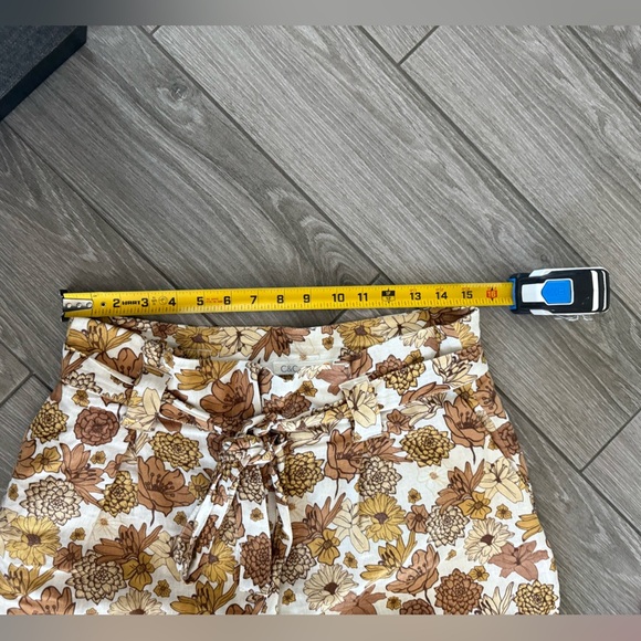 C&C California|Brown Floral linen matching set in Spaghetti Strap Top & Shorts• - Picture 11 of 14